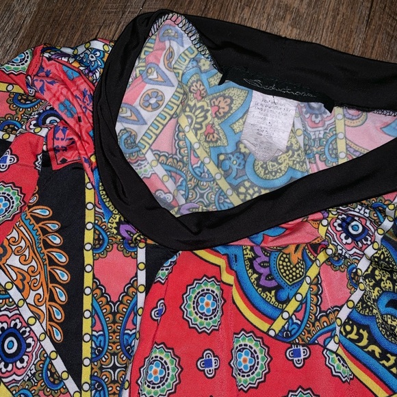 Sirens | Colourful Half Sleeve Crop-Top - Picture 3 of 5